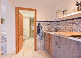 Finca Vellie in Benissa, Costa Blanca, Spanje App beneden keuken en badkamer Finca Vellie 30pluskids