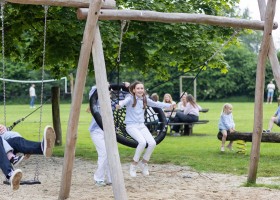 t Keampke in Twente, Nederland schommelen n 't Keampke 30pluskids
