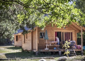 Camping Huttopia Bourg St Maurice, Frankrijk houten huisje Camping Huttopia Bourg-Saint-Maurice 30pluskids