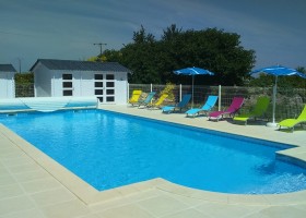 Les-Gites-du-Vigneron-Saint Seurin de Palenne, Frankrijk-piscine Les Gites du Vigneron 30pluskids