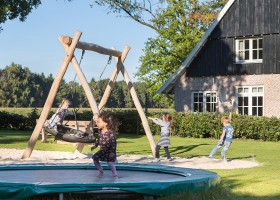 t Borghuis in Twente, Nederland speeltoestellen 't Borghuis luxe vakantiehuizen 30pluskids