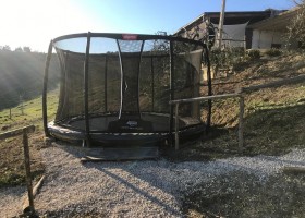 Agriturismo Il Masso in Le Marche Italie trampoline Agriturismo Camping Il Masso 30pluskids