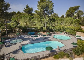 Camping Huttopia Fontvieille, Frankrijk zwembaden Camping Huttopia Fontvieille 30pluskids