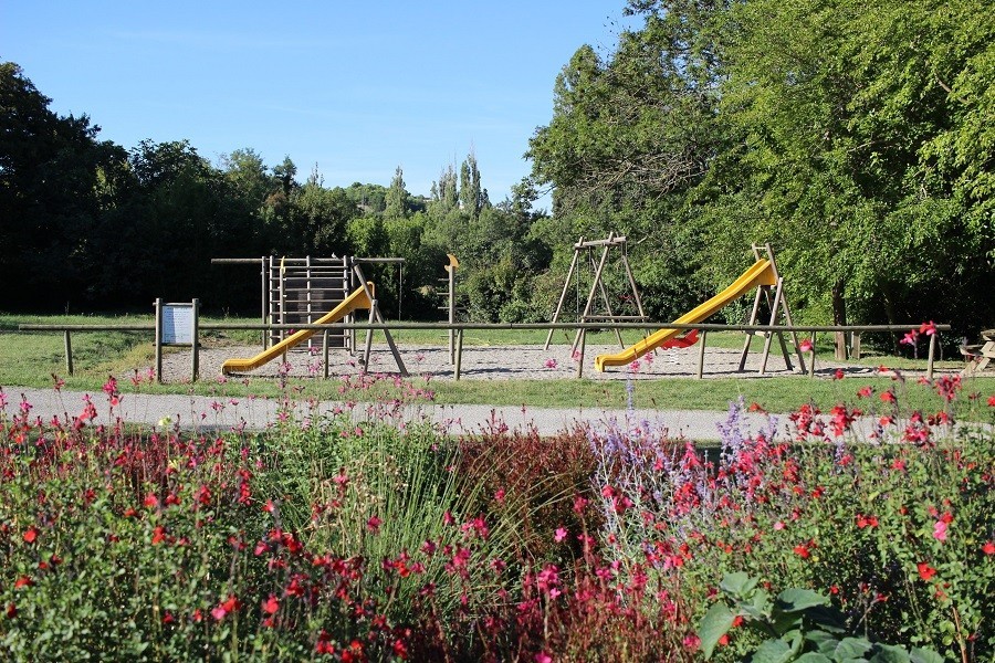 Blog Greencamp Camping les Arches in Frankrijk speeltuin bloemen