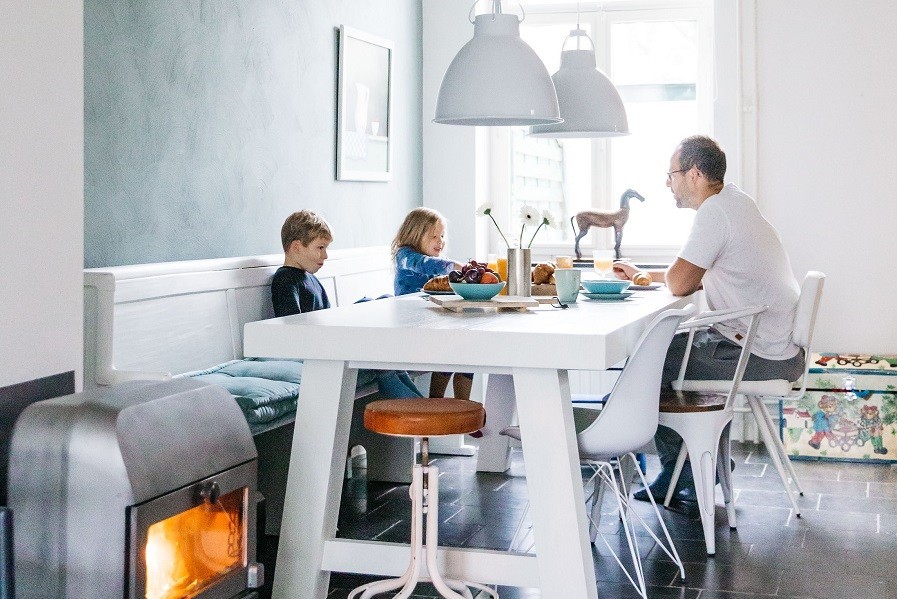 Buitenlust in Zeeland, Nederland familytime aan tafel