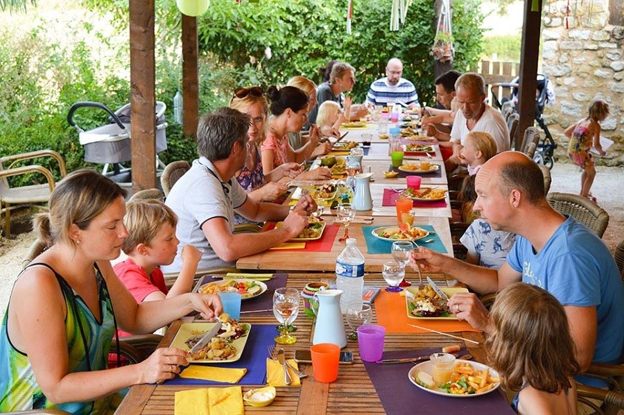Camping Vallee de Lignac in Lignac, Frankrijk Table d' hôtes