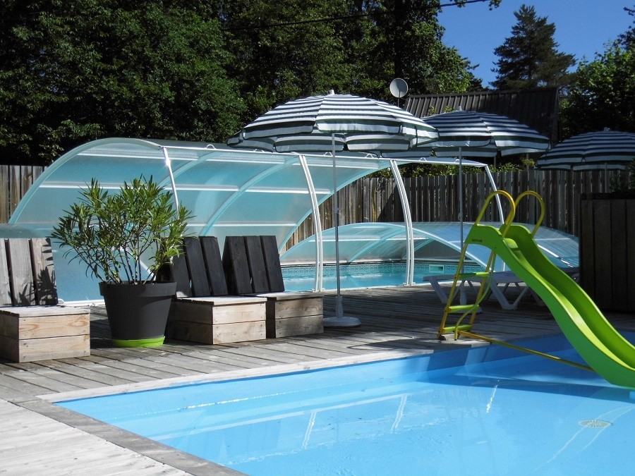 Castelwood in de Dordogne, Franrijk zwembaden