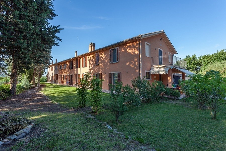 Countryhouse Montesoffio in Le Marche, Italie huis