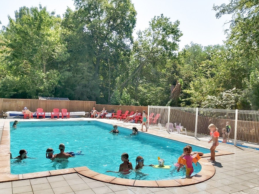 Domaine des Lilas in Saint Germain Lembron, Frankrijk zwembad