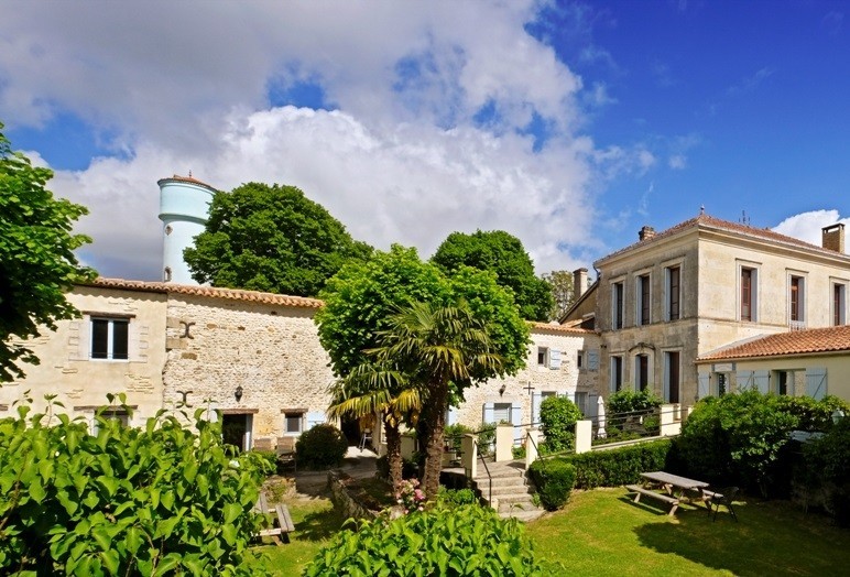 Domaine La Fontaine in de Charente-Maritime, Frankrijk huis en tuin 10
