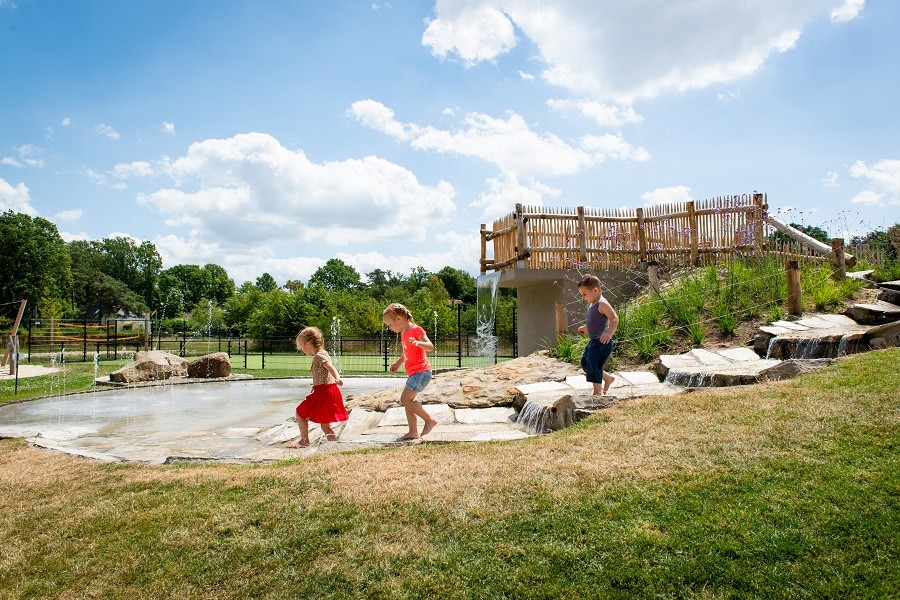 Erve Kleilutte in Twente, Nederland speelfontein kindjes