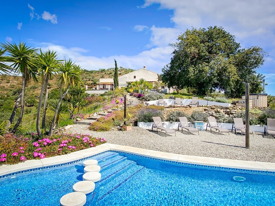 Finca Las Nuevas in Andalusie, Spanje zwembad en accommodatie