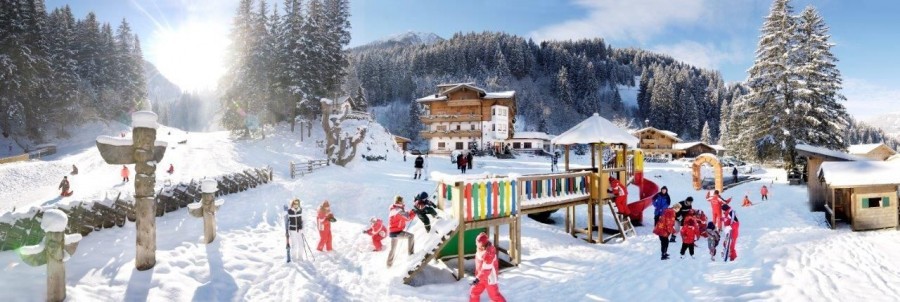 Kids  Go In de skischool van Kinderhotel Habachklause krijgen de allerkleinsten op een speelse manier les