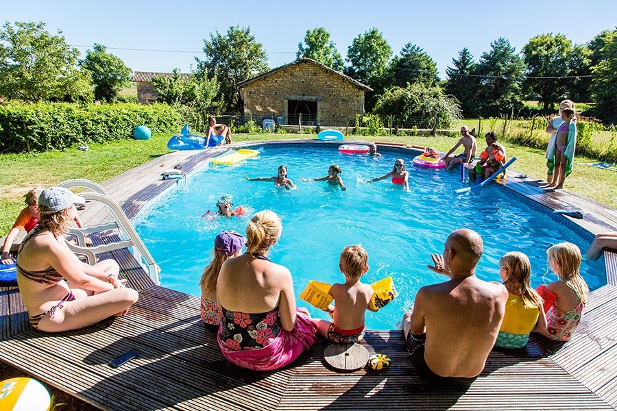 La Grosse Talle in Sepvret, Frankrijk kinderen in zwembad