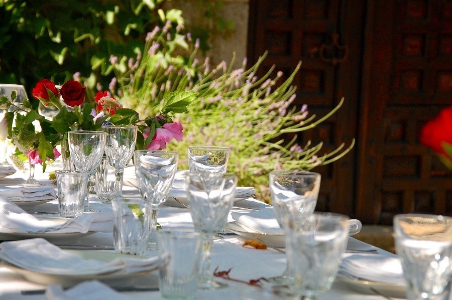 Le Mas d'en Haut in de Creuse, Frankrijk mooi gedekte tafel