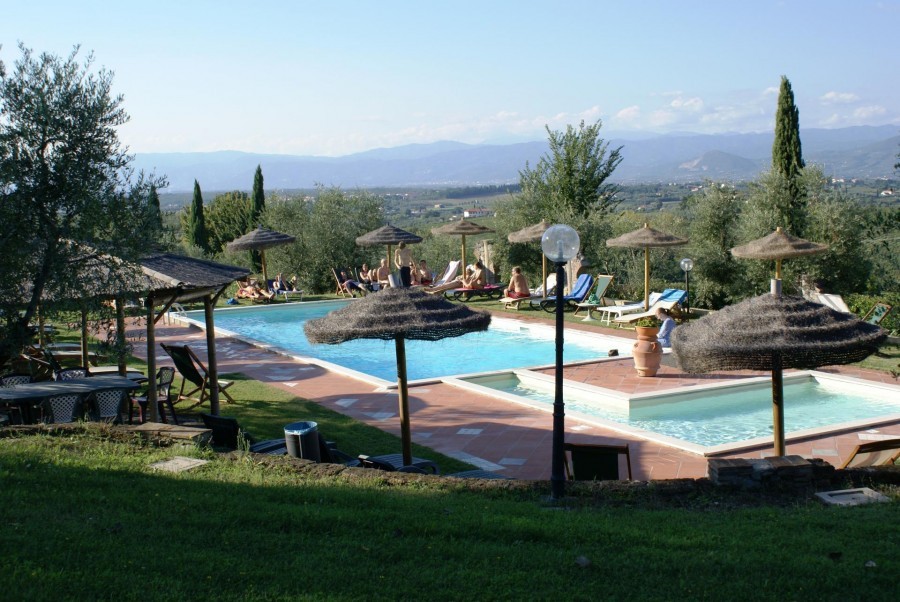 Tritt Agriturismo Borgo Gugnani zwembad 2.jpg