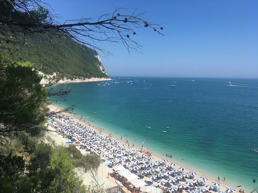 Vakantie in Le Marche, Italie uitzicht op spiaggia San Michele